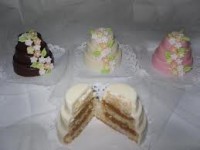 mini bolo recheado para lembrancinha